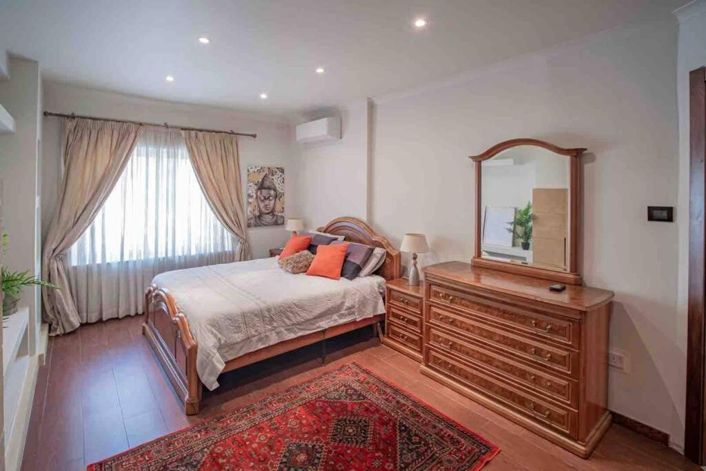 Pembroke St Julians Luxury, Comfort, Location Exterior photo